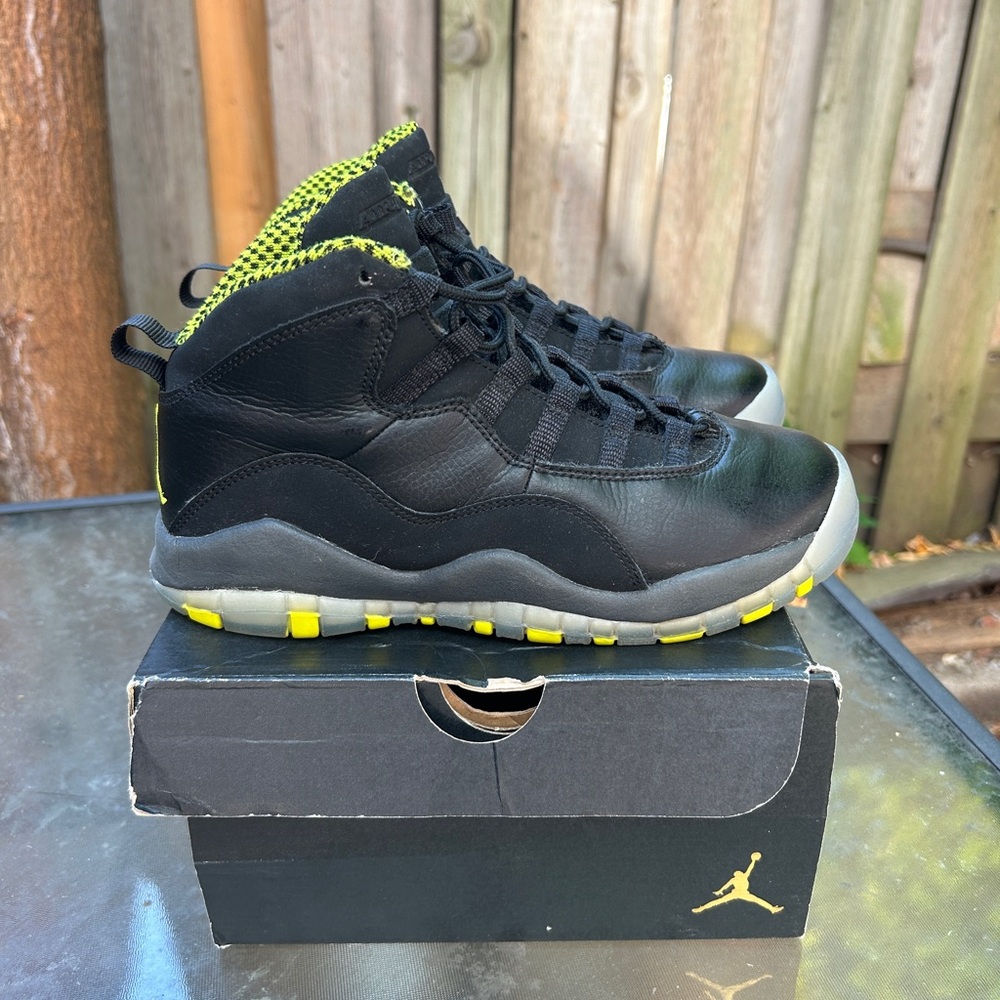 Jorda 10 “Venom”
Size 4.5y / 6 if women’s sizing